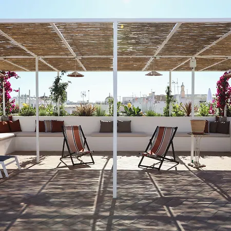 Casa Hotel *