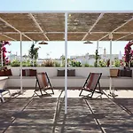 Casa Hotel *